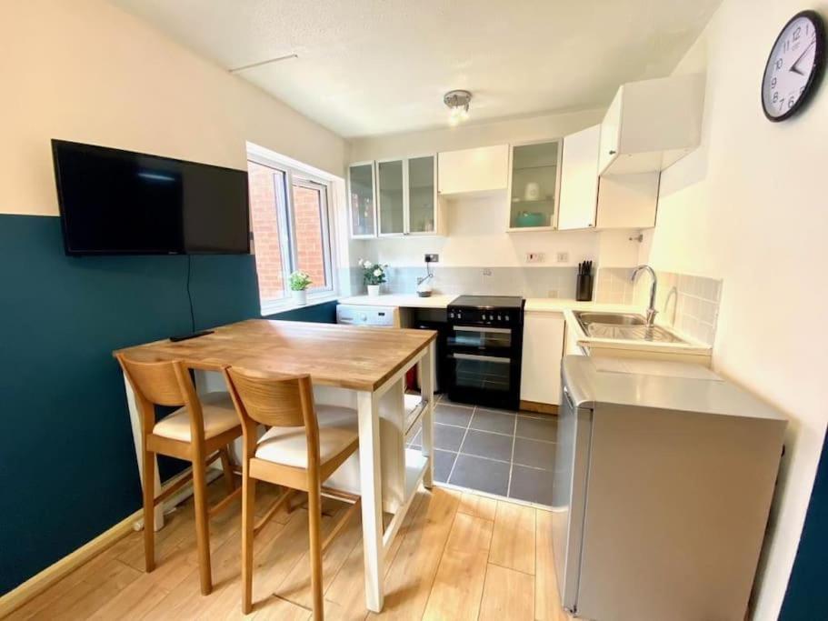Lovely In Centre Leeds Apartment